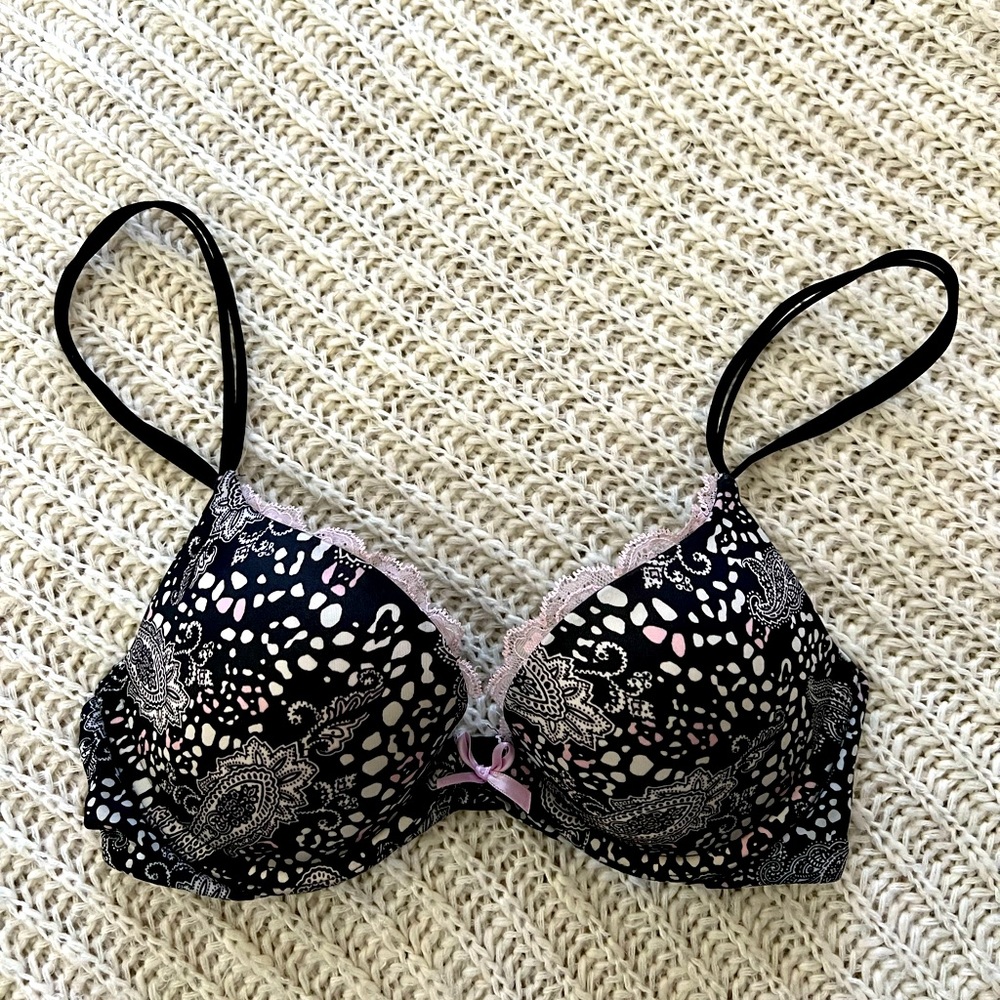 VS “Very Sexy” Push-Up Bra